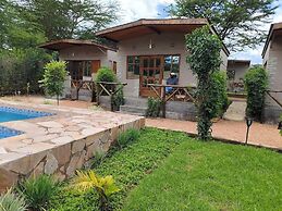 Emirishoi Cottages & Garden Bistro
