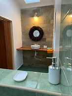 Emirishoi Cottages & Garden Bistro