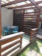 Emirishoi Cottages & Garden Bistro