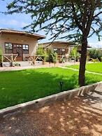 Emirishoi Cottages & Garden Bistro