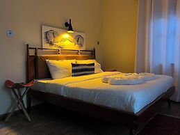 Emirishoi Cottages & Garden Bistro