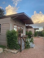 Emirishoi Cottages & Garden Bistro