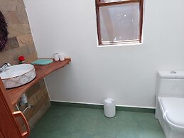 Emirishoi Cottages & Garden Bistro