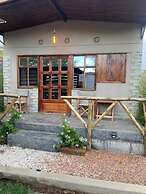 Emirishoi Cottages & Garden Bistro