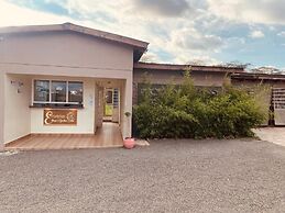 Emirishoi Cottages & Garden Bistro