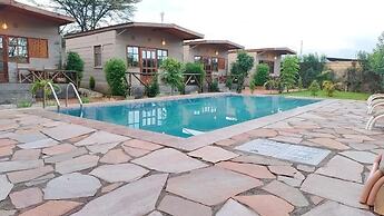 Emirishoi Cottages & Garden Bistro