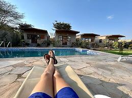 Emirishoi Cottages & Garden Bistro