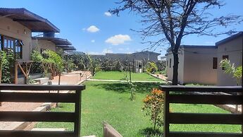Emirishoi Cottages & Garden Bistro