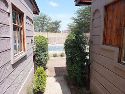 Emirishoi Cottages & Garden Bistro