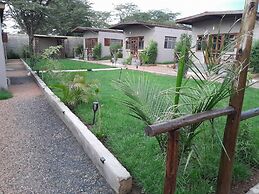 Emirishoi Cottages & Garden Bistro