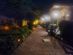 Emirishoi Cottages & Garden Bistro