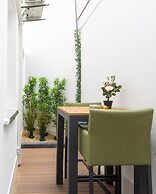 Modern Antwerp Getaway App - Heart d Anvers