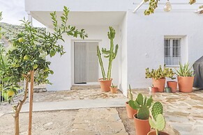 Casa Olivo in Izn jar