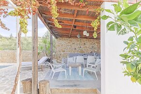 Casa Olivo in Izn jar