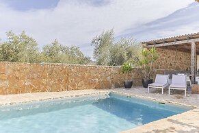 Casa Olivo in Izn jar