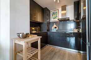 OV2 1B - Bright and Modern 3 Bedroom Apartment