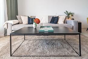 OV2 1B - Bright and Modern 3 Bedroom Apartment