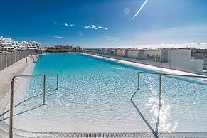 OV2 1B - Bright and Modern 3 Bedroom Apartment