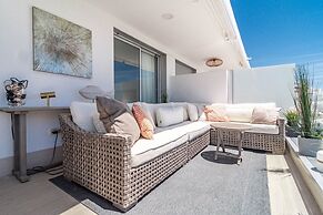 OV2 1B - Bright and Modern 3 Bedroom Apartment