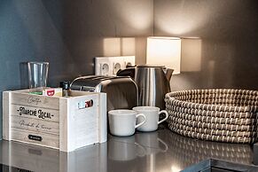 OV2 1B - Bright and Modern 3 Bedroom Apartment