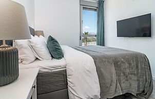 OV2 1B - Bright and Modern 3 Bedroom Apartment