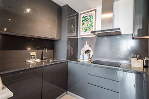 OV2 1B - Bright and Modern 3 Bedroom Apartment
