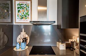 OV2 1B - Bright and Modern 3 Bedroom Apartment