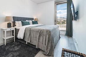 OV2 1B - Bright and Modern 3 Bedroom Apartment