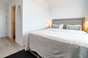 OV2 1B - Bright and Modern 3 Bedroom Apartment