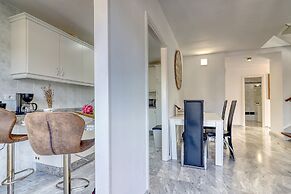 Two-floor Penthouse w Complex Pool Outdoor Terrace