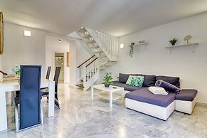 Two-floor Penthouse w Complex Pool Outdoor Terrace
