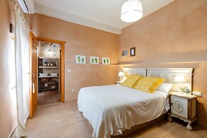 Historical Palms Villa by Fidalsa