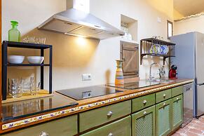 Historical Palms Villa by Fidalsa