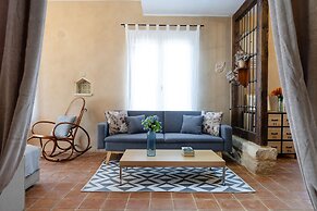 Historical Palms Villa by Fidalsa