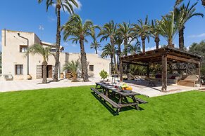 Historical Palms Villa by Fidalsa