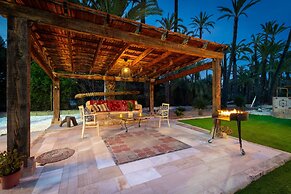 Historical Palms Villa by Fidalsa