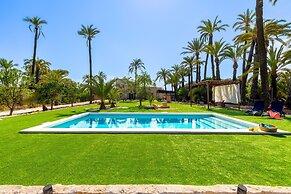 Historical Palms Villa by Fidalsa