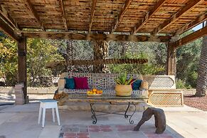 Historical Palms Villa by Fidalsa