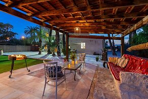 Historical Palms Villa by Fidalsa
