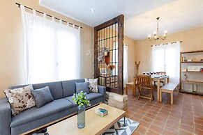 Historical Palms Villa by Fidalsa