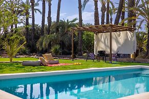 Historical Palms Villa by Fidalsa