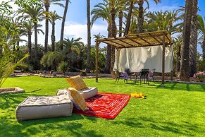 Historical Palms Villa by Fidalsa