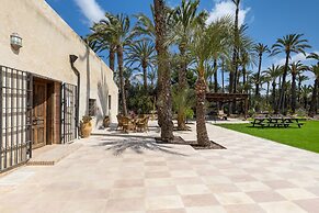 Historical Palms Villa by Fidalsa