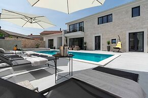 Designer Villa Simone - Modern Heritage Style