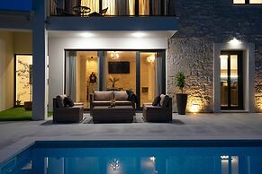 Designer Villa Simone - Modern Heritage Style