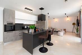 Designer Villa Simone - Modern Heritage Style