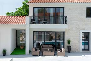 Designer Villa Simone - Modern Heritage Style