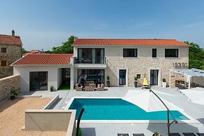 Designer Villa Simone - Modern Heritage Style