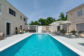 Designer Villa Simone - Modern Heritage Style