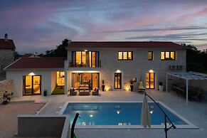 Designer Villa Simone - Modern Heritage Style